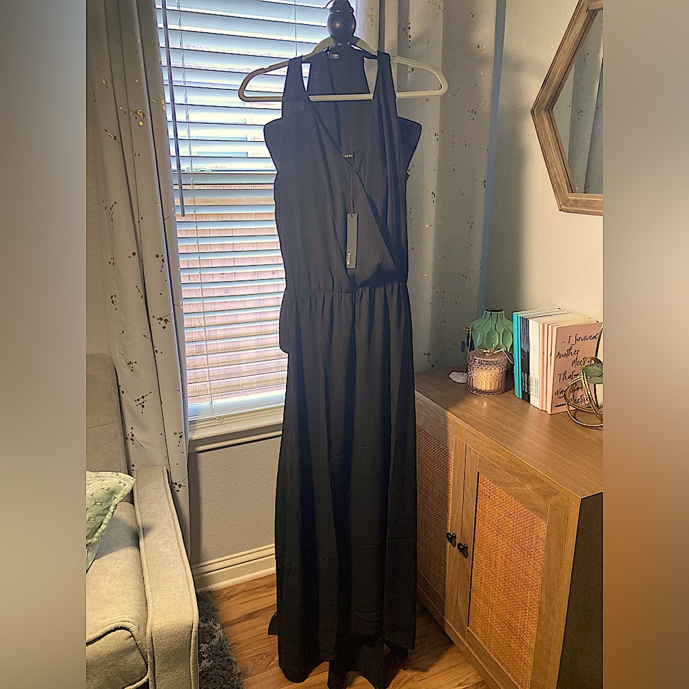 NWT KRISA BLACK MAXI DRESS SIZE HALTER STYLE VNECK WRAP FRONT